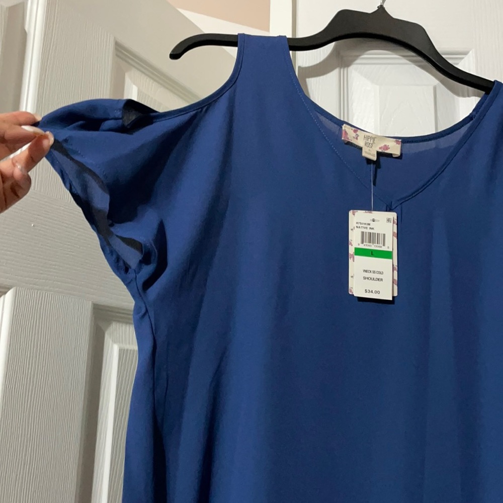 Shoulder blouse
